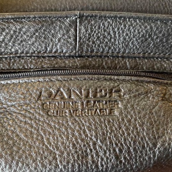 Danier Leather Structured Crossbody Purse - Picture 3 of 10